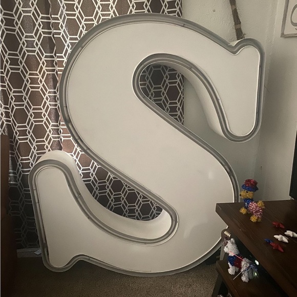 Letter S neon - Picture 2 of 2